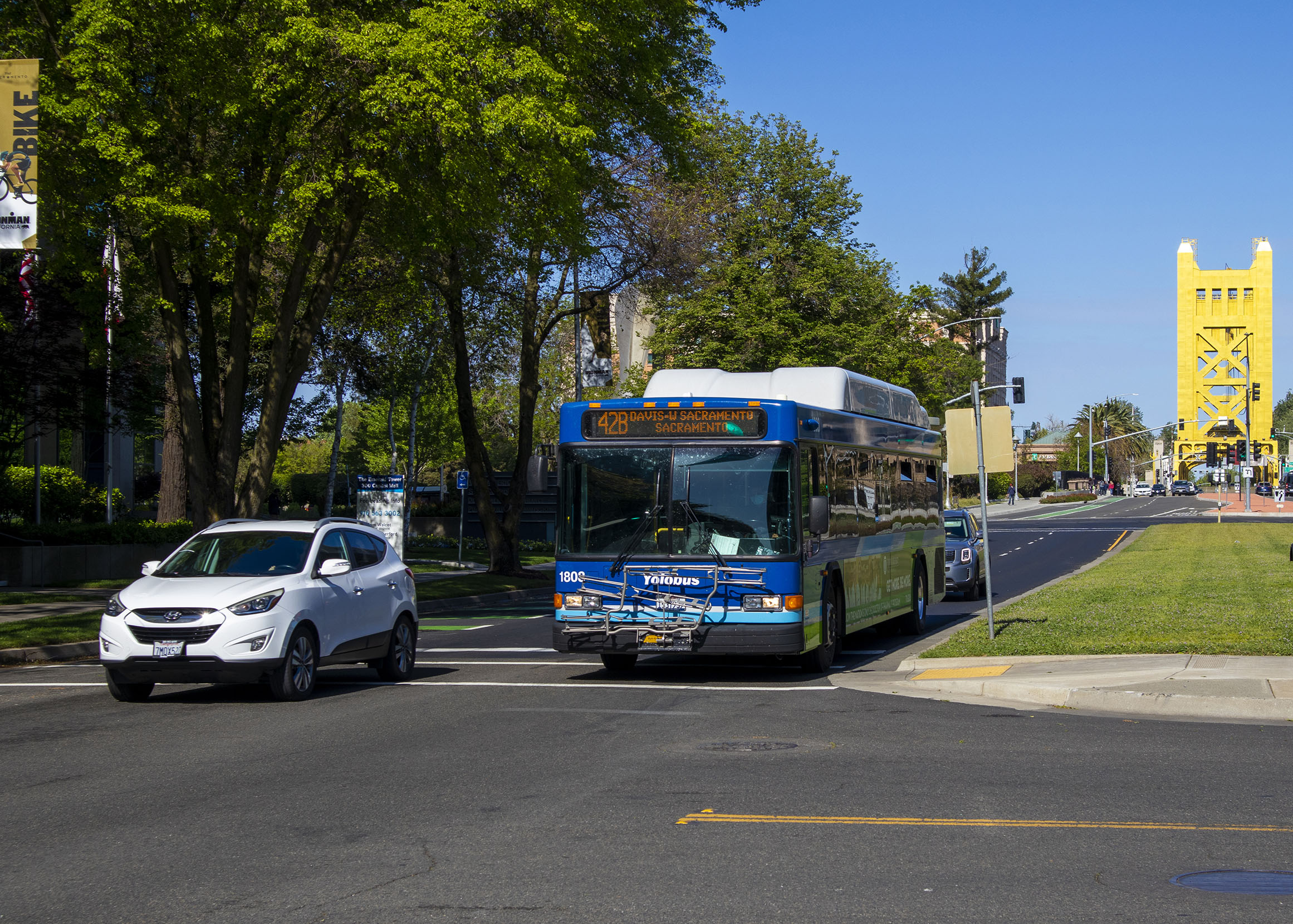 Yolobus Route 42A/B Traveling through the Capitol Mall area